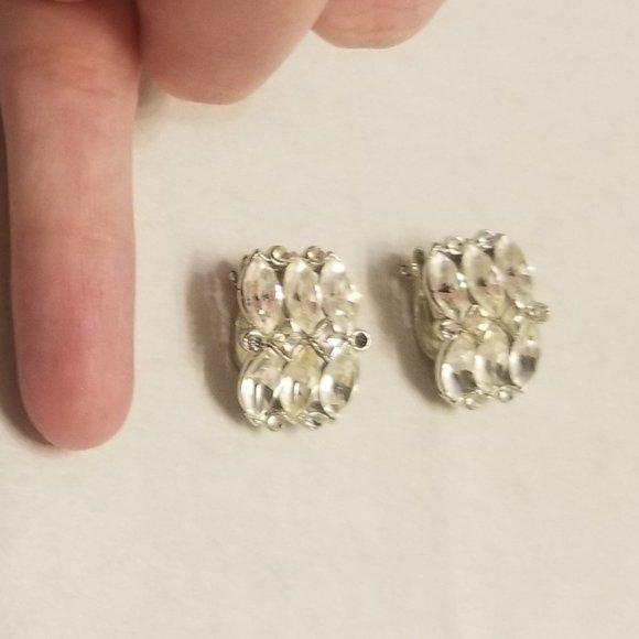 stunning Kramer faux diamond clip earrings - Picture 5 of 10